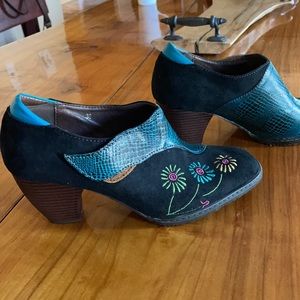 COPY - NEW SOCOFY boheme blue aligator spliced floral Embriodery pump heel Velc…